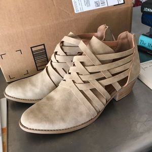 Meet your Posher, Elizabeth